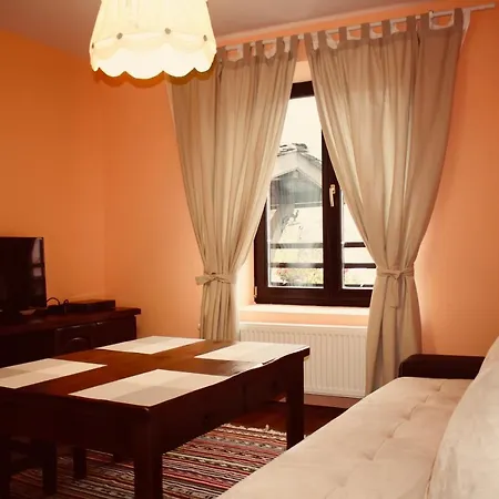 Kutsinska House * Progled