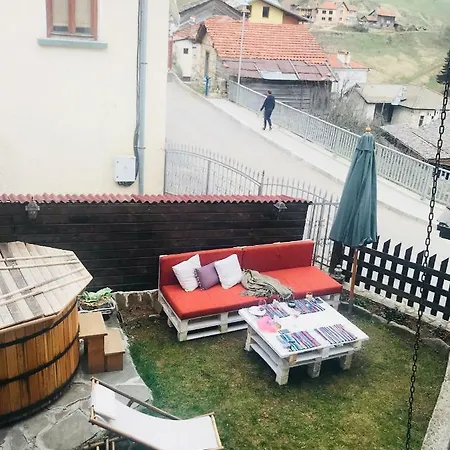 Kutsinska House *