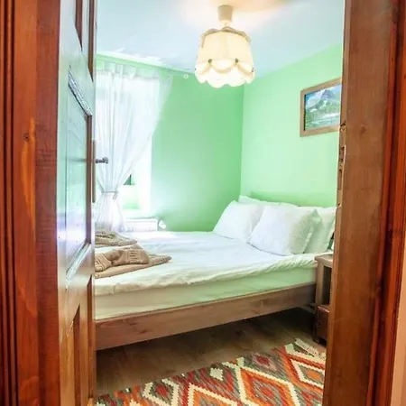 Pensionat Kutsinska House 4*
