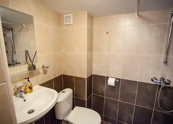 招待所 Kutsinska House