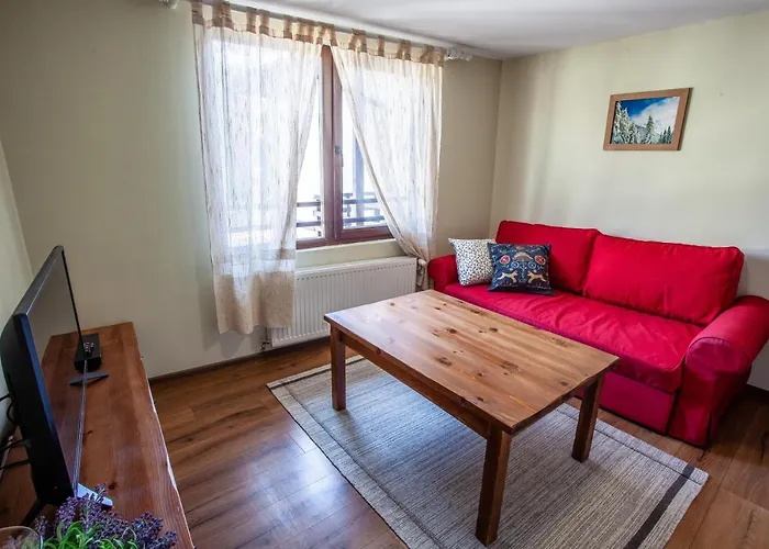 Kutsinska House Progled